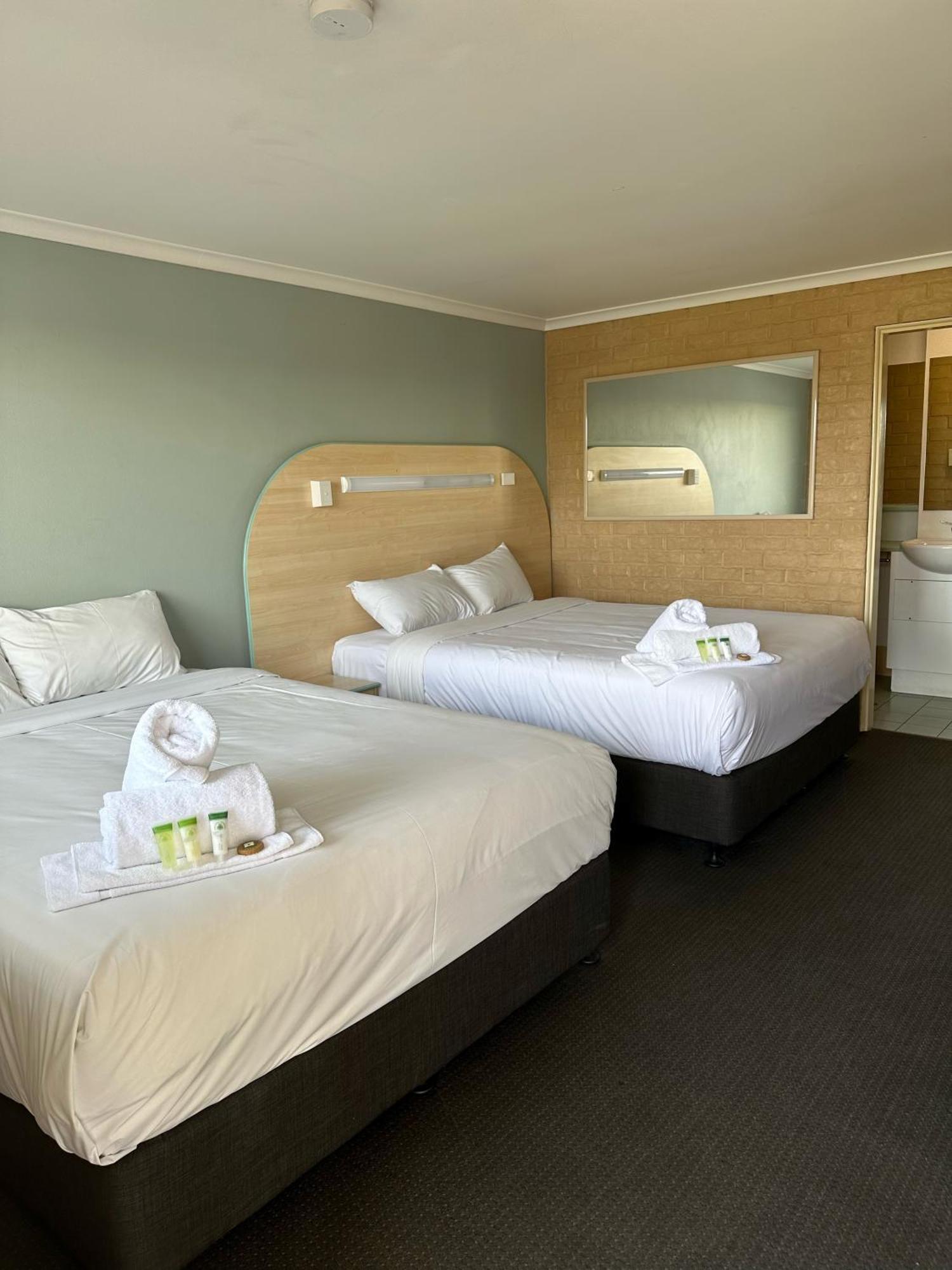 The Shamrock Hotel Тувумба Экстерьер фото